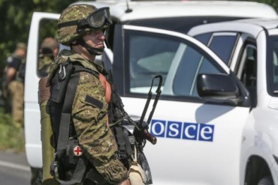 Tình hình Ukraine: Ukraine tạm ngừng bắn cho điều tra viên tiếp cận hiện trường MH17